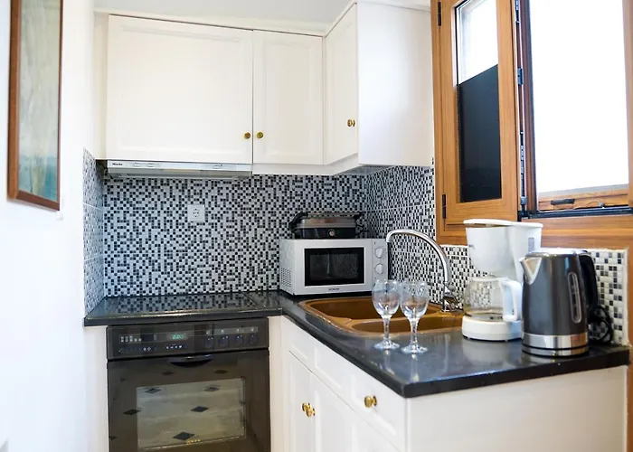 With Veranda ثيرا